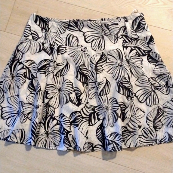XL LE CHATEAU Wide Band Tropical 🌺 FLORAL PATTERN SKATER Skirt with Belt Loops! - Picture 1 of 5